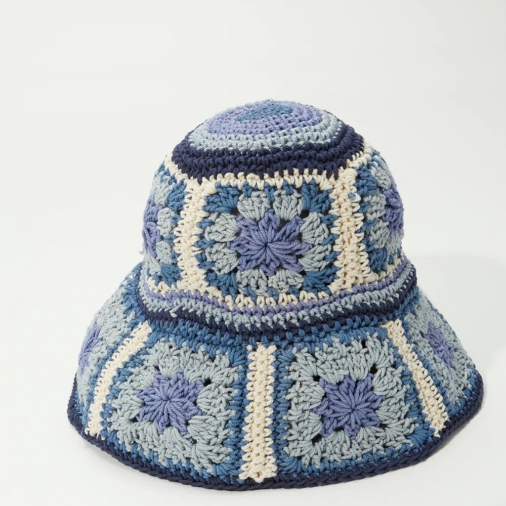 Lucky Brand Blue and Cream Knitted Bucket Hat